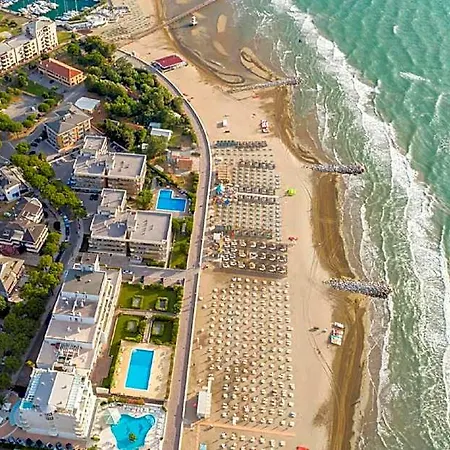Spacious On 2 Levels With Balcony 3* Bibione