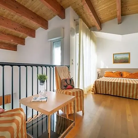 Spacious On 2 Levels With Balcony 3*