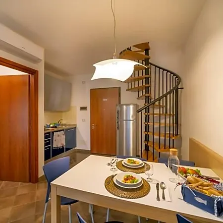 Spacious On 2 Levels With Balcony Hotel