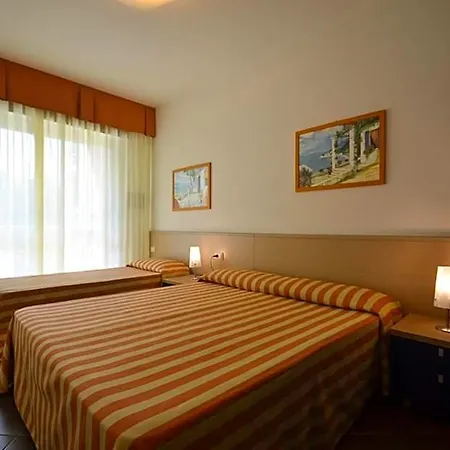 Spacious On 2 Levels With Balcony 3*